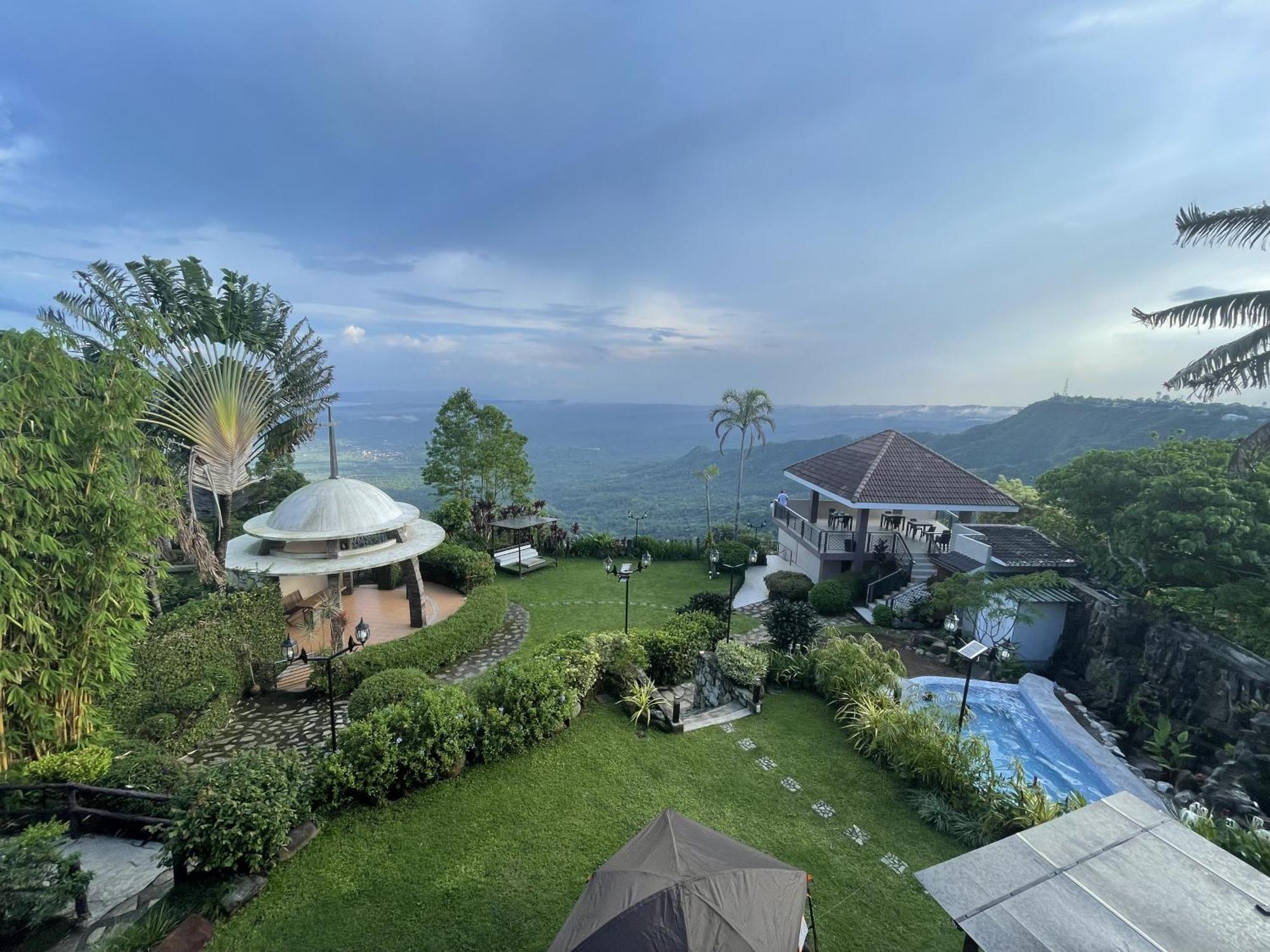 The Lakeview Suites Tagaytay City Exterior foto
